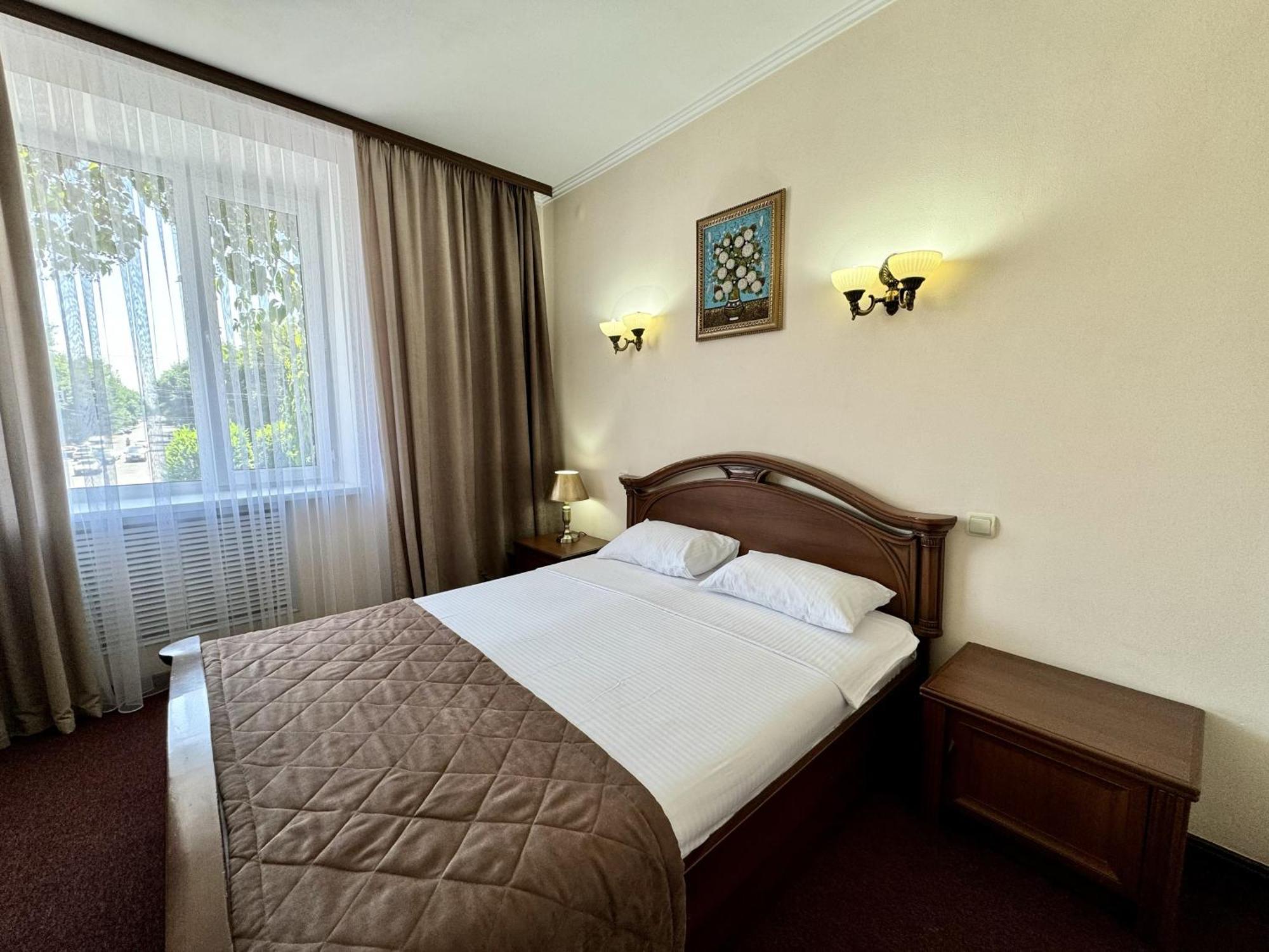 Hotel Zhambyl Taraz Exterior foto