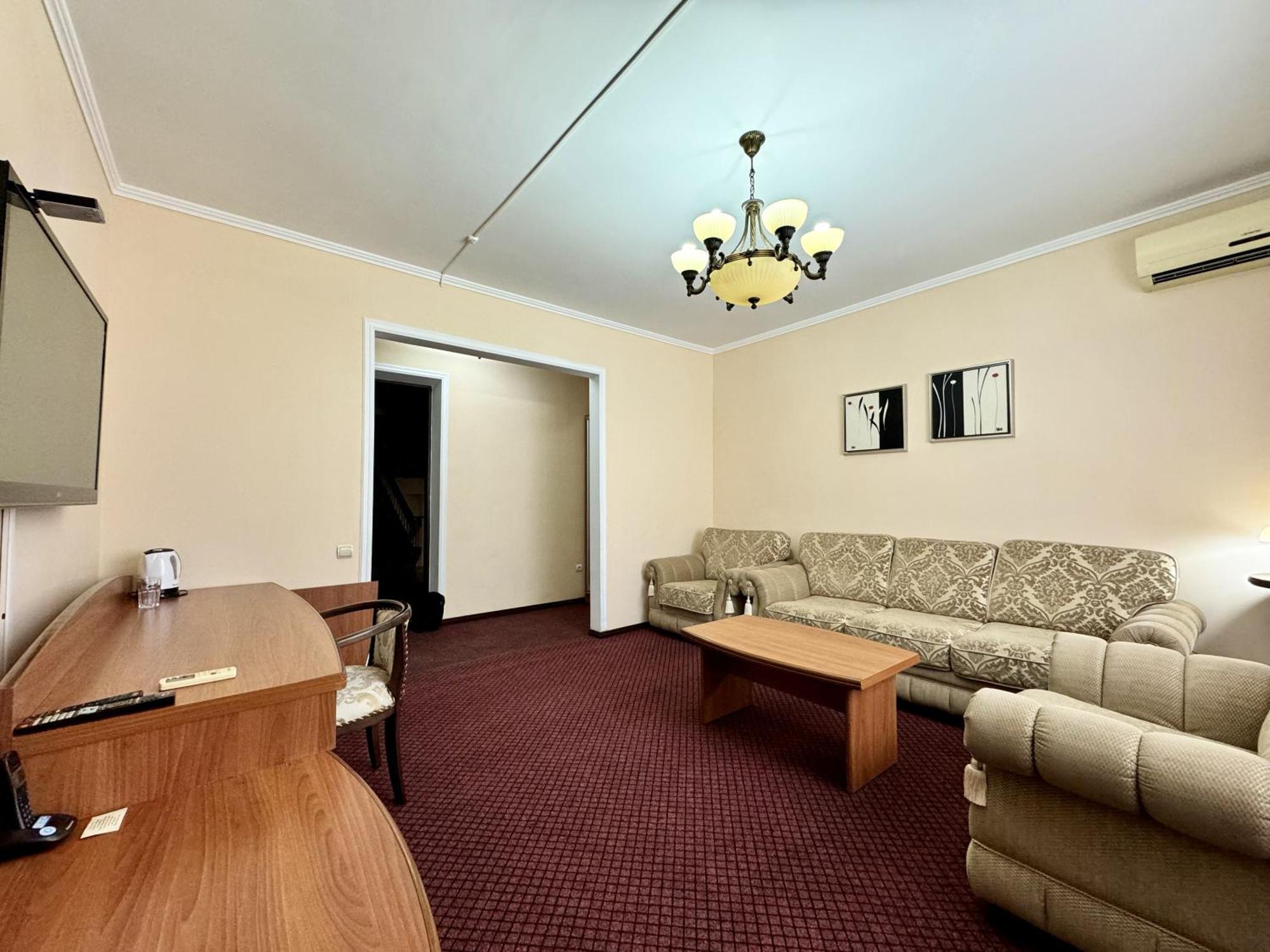 Hotel Zhambyl Taraz Exterior foto