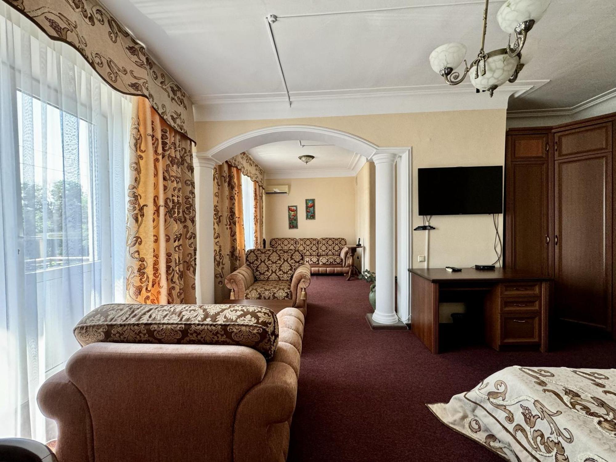 Hotel Zhambyl Taraz Exterior foto