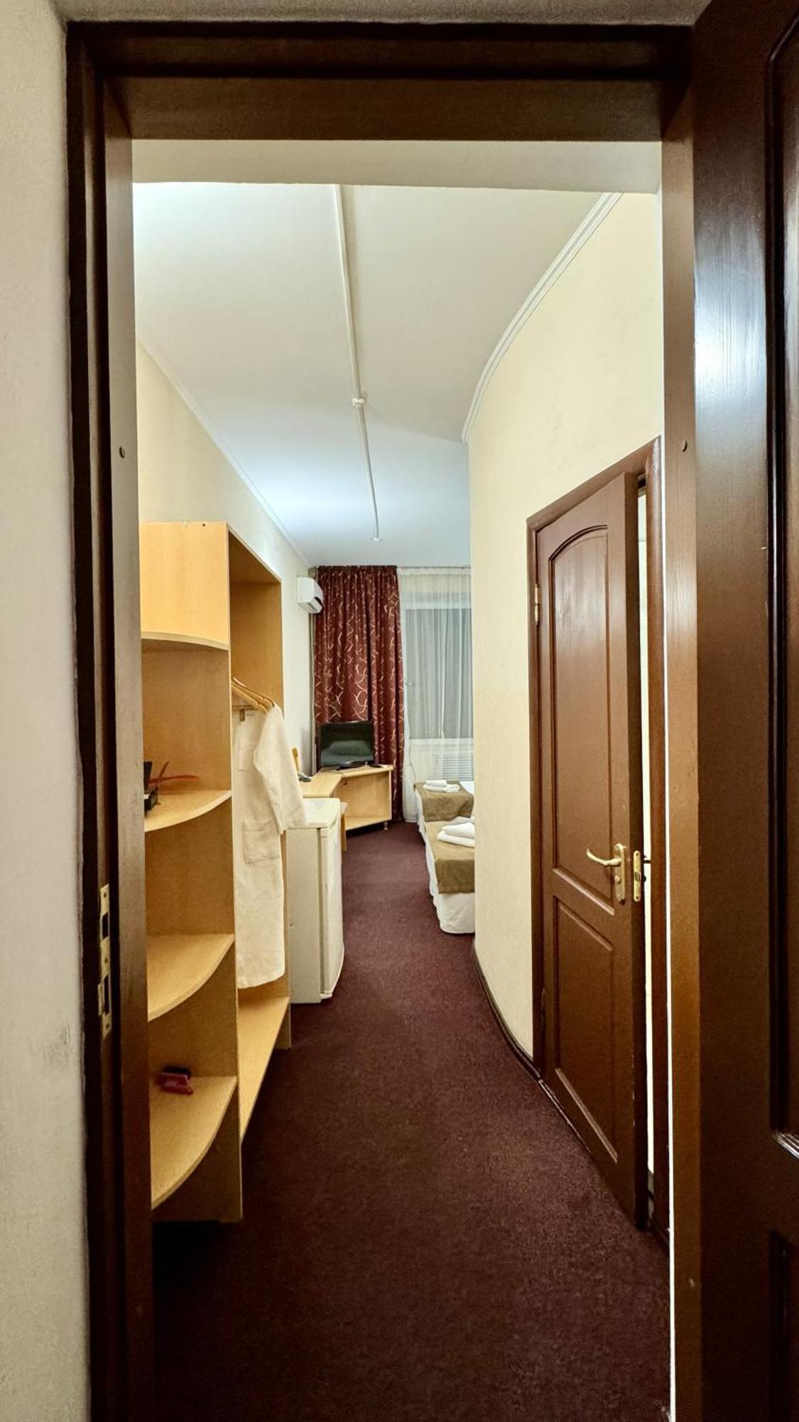 Hotel Zhambyl Taraz Exterior foto