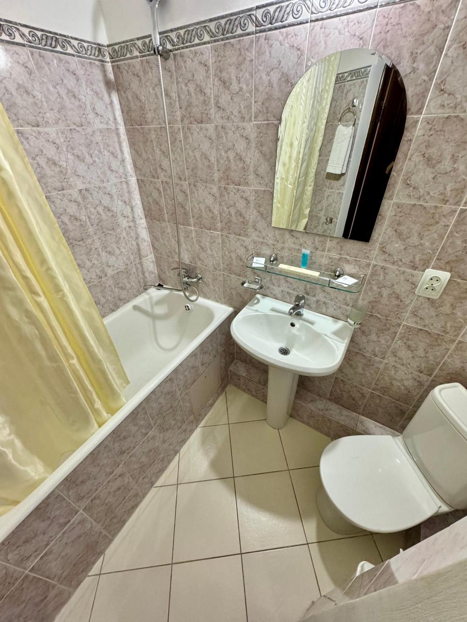 Hotel Zhambyl Taraz Exterior foto